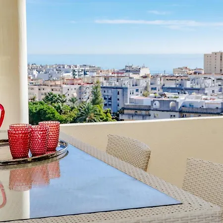 Pdm - Elegant With Breathtaking Sea View Apartment
